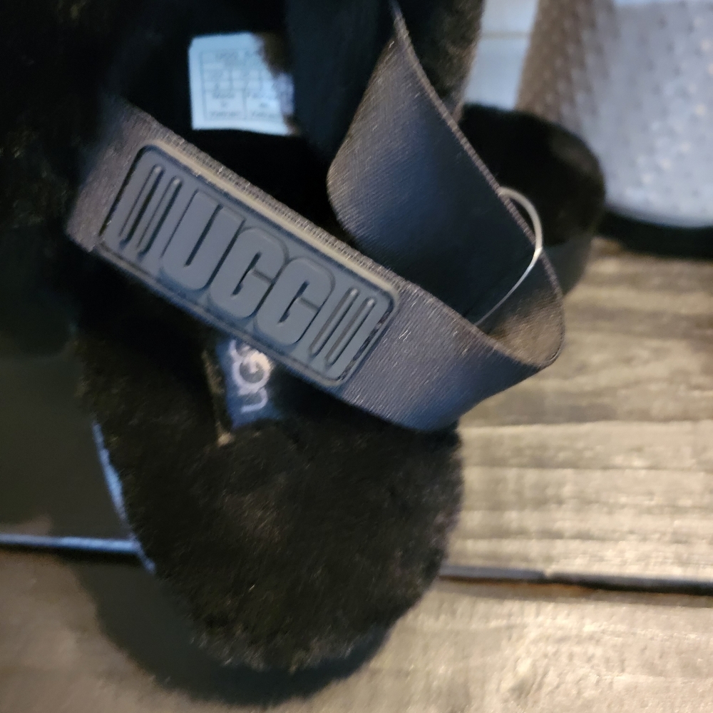 Ugg slippers - Picture 2 of 4